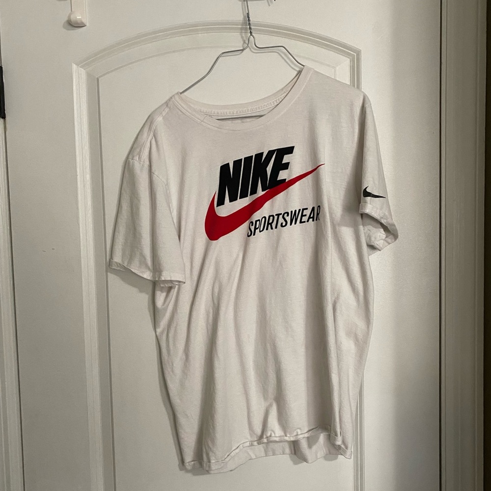 Nike Sportswear Tee